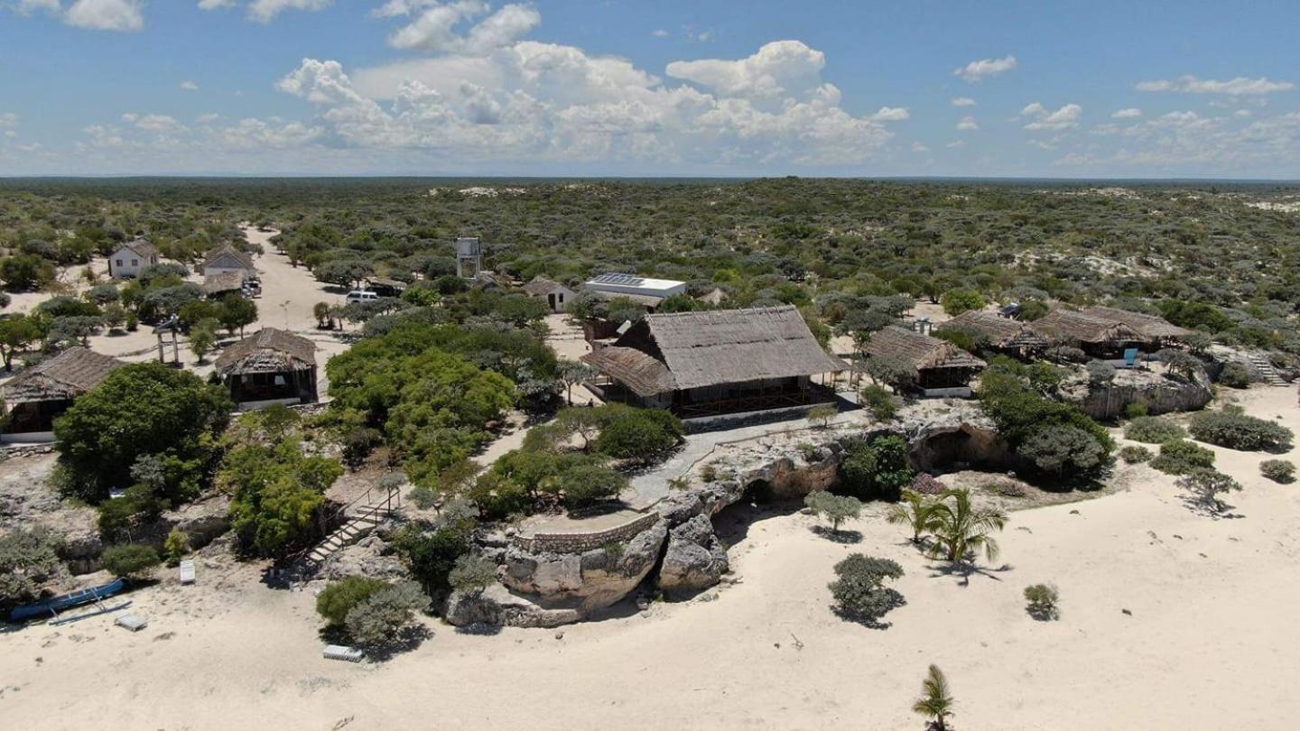 Shangri-La Lodge Ambatomilo Buitenkant foto
