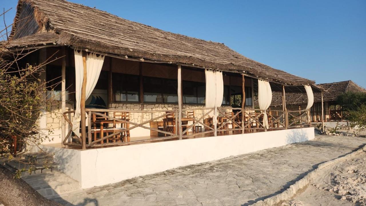 Shangri-La Lodge Ambatomilo Buitenkant foto