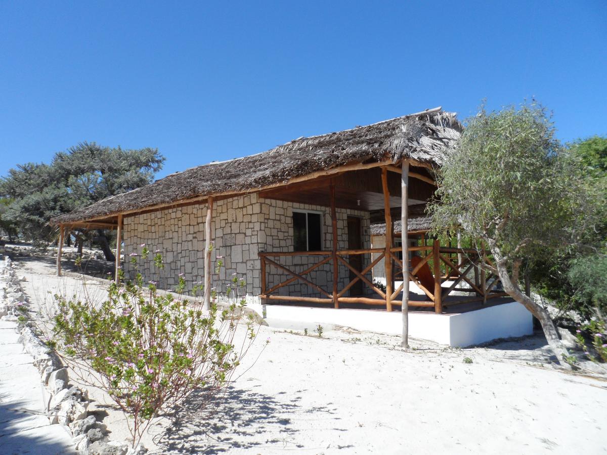 Shangri-La Lodge Ambatomilo Buitenkant foto